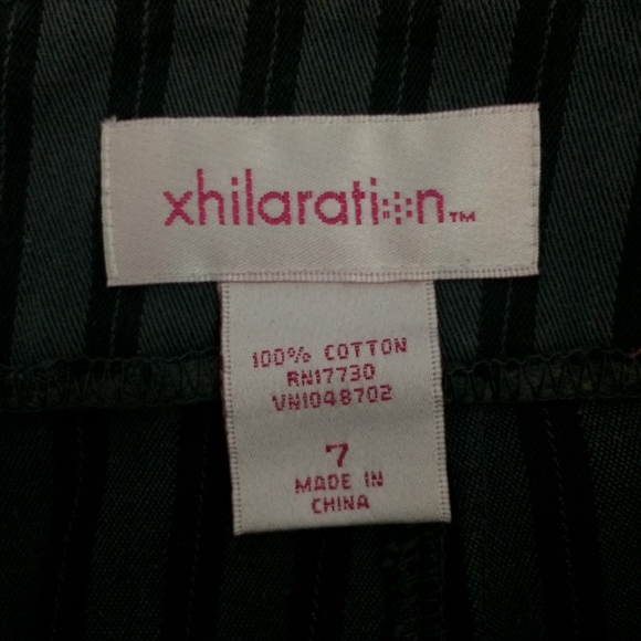 Xhilaration Juniors 7 Gray Striped 17" Mini Skirt - Picture 3 of 4